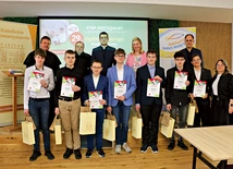 Po raz pierwszy  w historii zmagań konkursowych  wśród laureatów znaleźli się  sami panowie. 