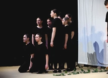 Grupa teatralna z Grabina wystawiła inscenizację pt. „Rozważania”.