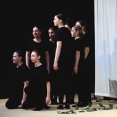 Grupa teatralna z Grabina wystawiła inscenizację pt. „Rozważania”.
