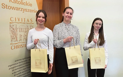 W ogólnopolskim finale konkursu diecezję opolską będą reprezentowały (od lewej): Urszula Ramolla, Simone Mikulla  i Patrycja Kunert. 