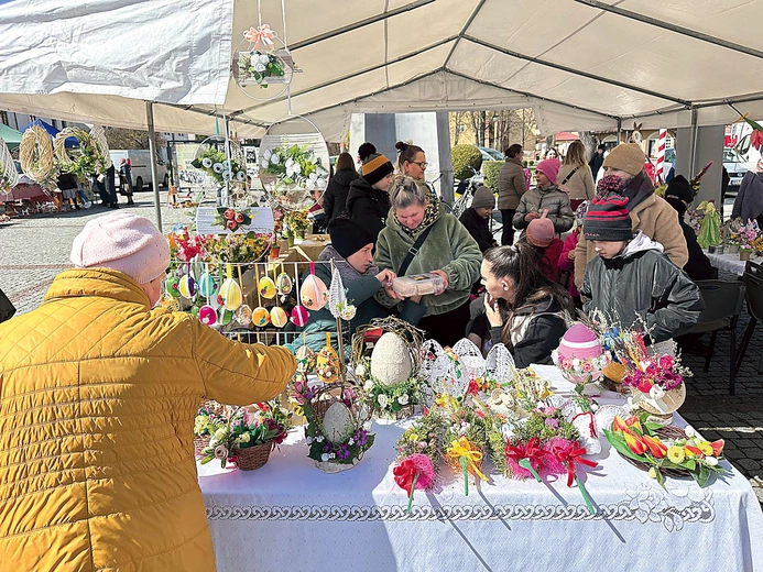 Świąteczny kiermasz  na niżańskich plantach. 