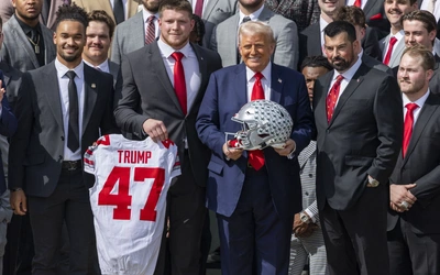 Prawie połowa Amerykanów wyraża poparcie dla Trumpa