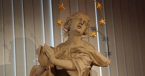 Odnalezioną po latach figurę NMP Niepokalanie Poczętej można już oglądać w Muzeum Narodowym we Wrocławiu