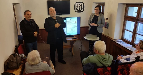 Mogły nadal leżeć w skrzynce rodzinnego archiwum