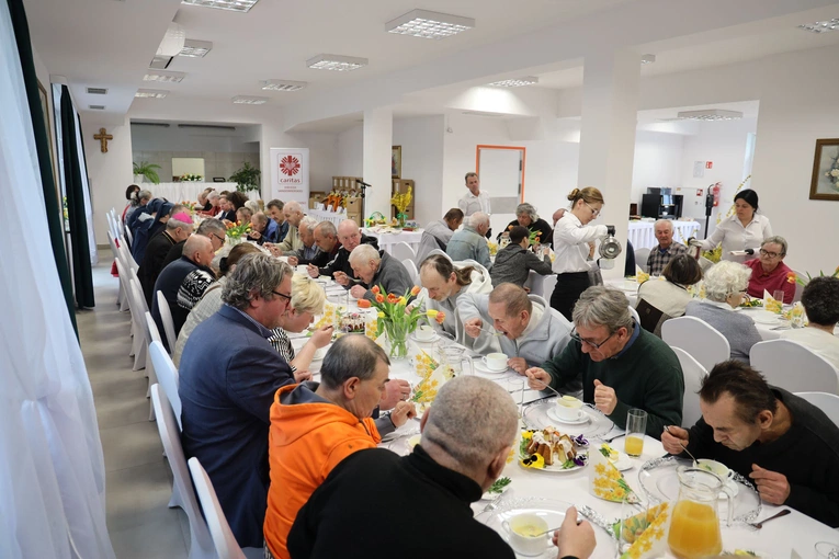 Wialkanocne spotkanie w siedzibie Caritas