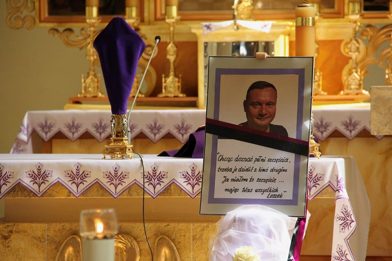Uroczystości pogrzebowe ks. Leszka Bajorskiego z Wierzbic