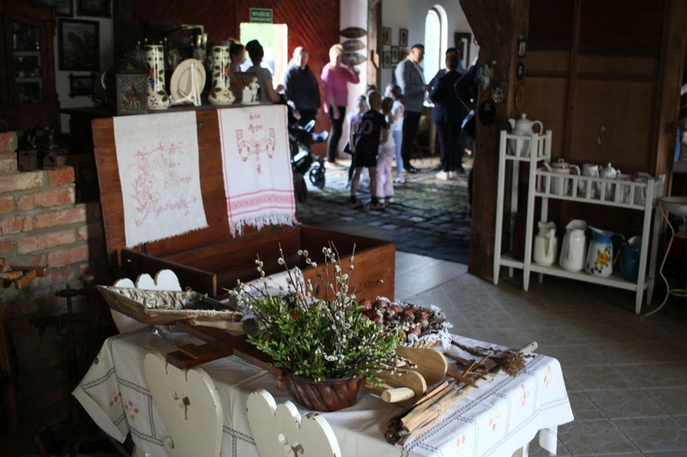 Świąteczne symbole i znaki w "Farskiej Stodole"