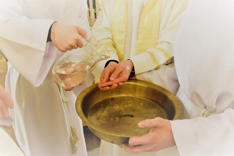 Msza Wieczerzy Pańskiej - początek tajemnicy miłości i służby