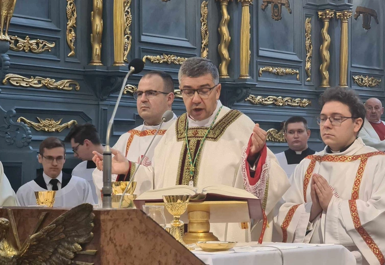 Liturgii przewodniczył bp Wojciech Osial. 