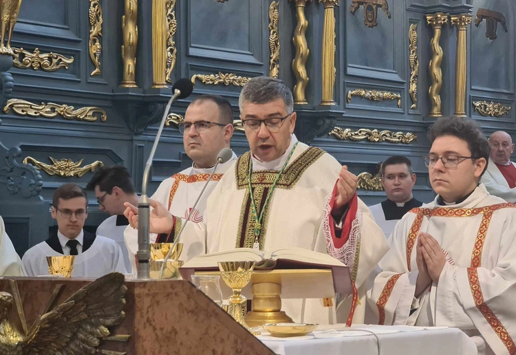 Liturgii przewodniczył bp Wojciech Osial. 