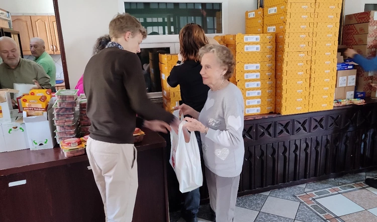 500 paczek dla ubogich gotowych!