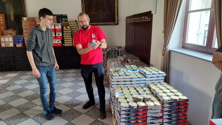 500 paczek dla ubogich gotowych!