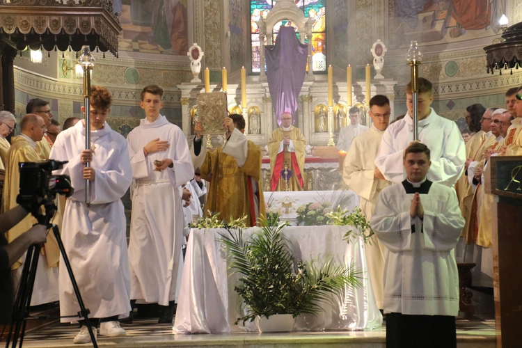 Płock. Msza Krzyżma