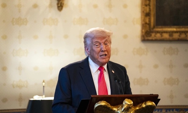 Bloomberg: Plan USA ws. Ukrainy to złagodzenie sankcji w zamian za trwały rozejm