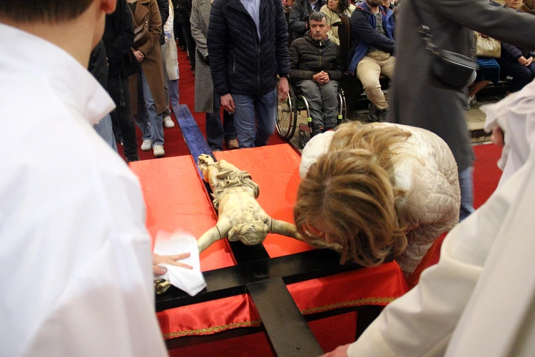 Liturgia męki Pańskiej 2025 w archikatedrze wrocławskiej