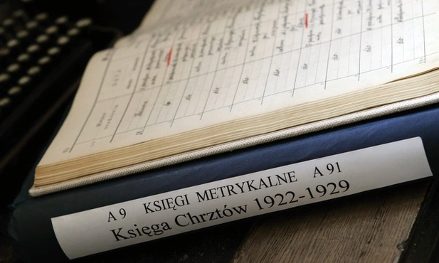 Nie wolno usuwać wpisów w księdze chrztu