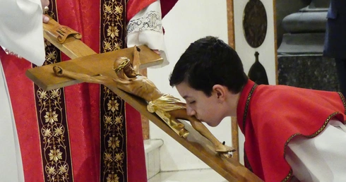 Bp Greger: Krzyż na zawsze musi pozostać znakiem Jezusowego zwycięstwa