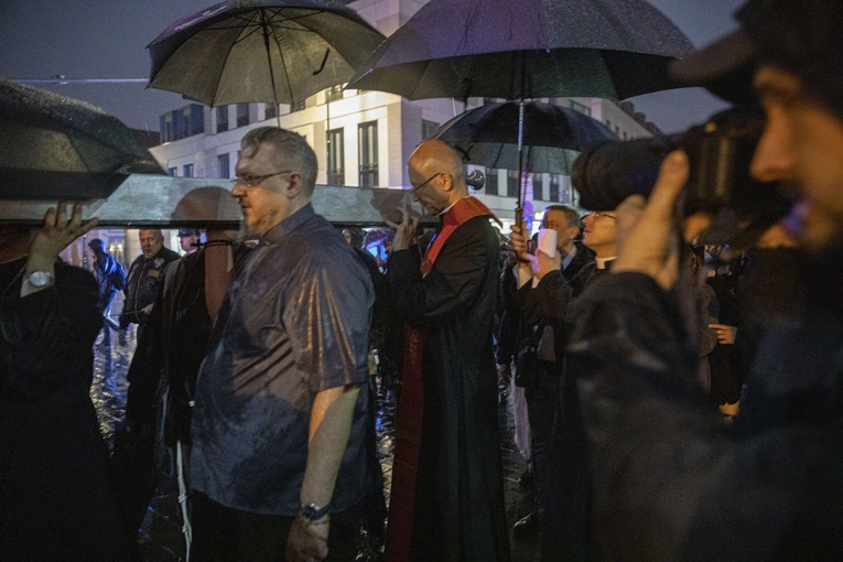 Abp Galbas: Patrzmy na Ukrzyżowanego, aby mieć siłę