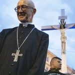 Centralna Droga Krzyżowa. Rozważania napisał abp Adrian Galbas