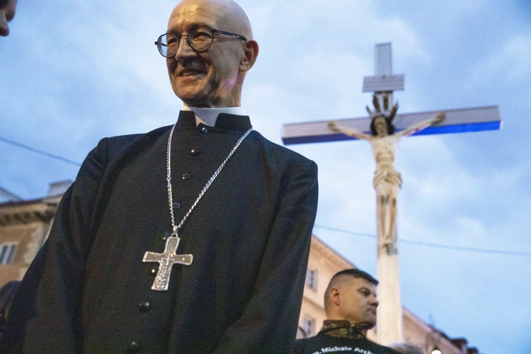 Centralna Droga Krzyżowa. Rozważania napisał abp Adrian Galbas