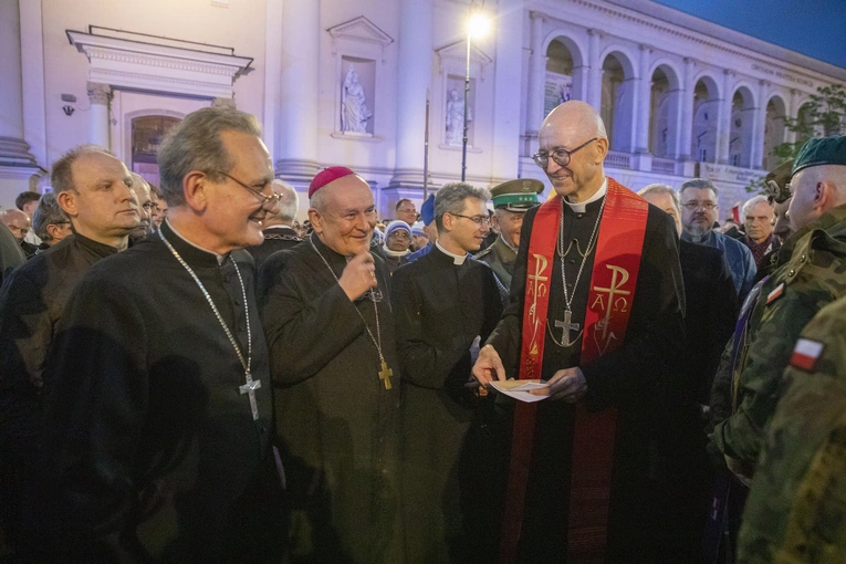 Centralna Droga Krzyżowa. Rozważania napisał abp Adrian Galbas