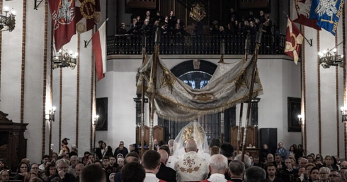 Abp Adrian Galbas: Oto jest sens męki Chrystusa