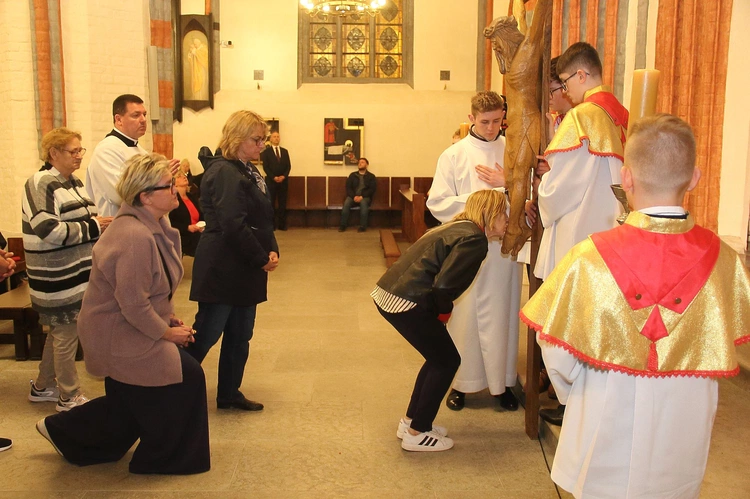 Liturgia Wielkiego Piątku cz. 2