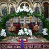 Płaszczanica na symbolicznym grobie jezusa