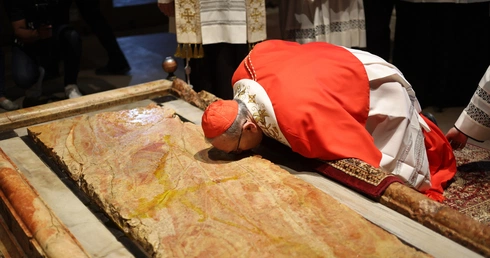 Jerozolima: liturgia Wigilii Paschalnej w Bazylice Grobu Pańskiego