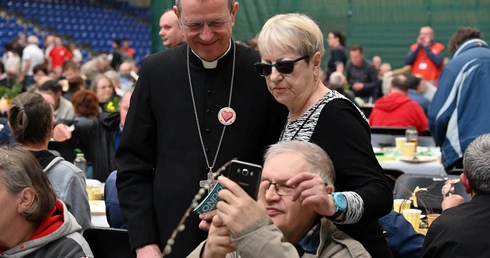 Potrzebujący spotkali się na sopockim śniadaniu wielkanocnym