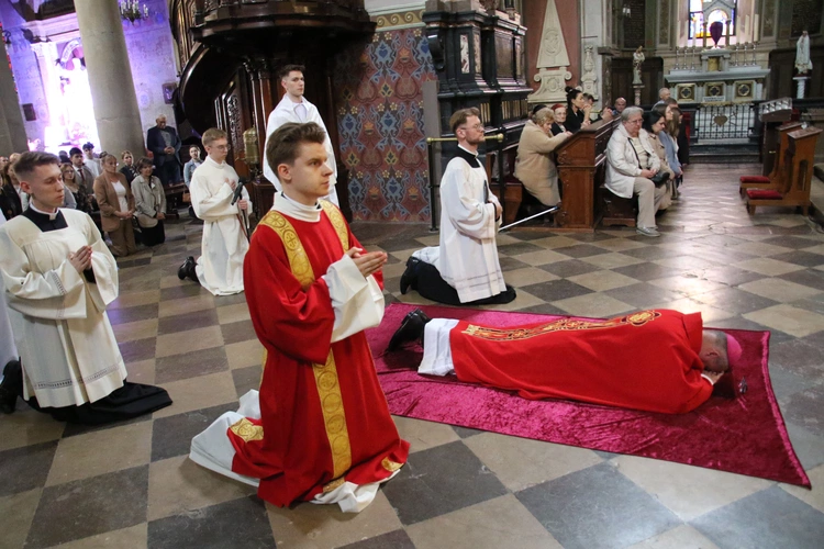 Płock. Wielki Piątek w katedrze