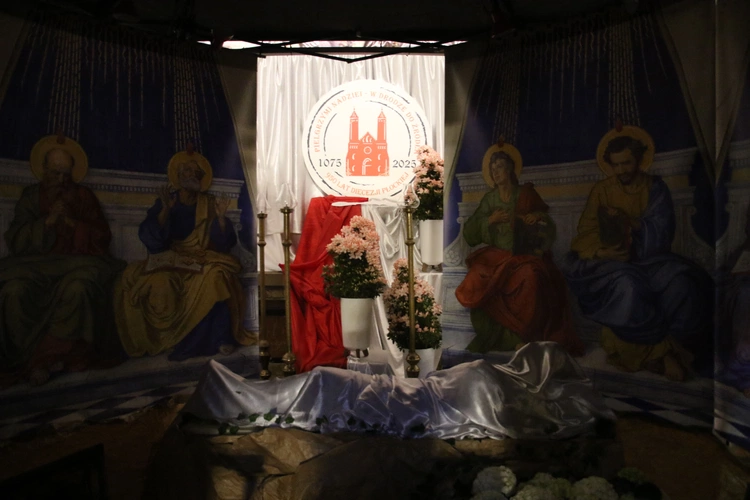 Płock. Wielki Piątek w katedrze