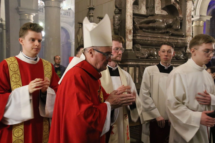 Płock. Wielki Piątek w katedrze