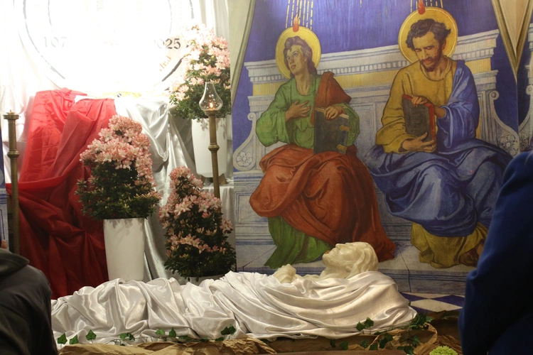 Płock. Wielki Piątek w katedrze