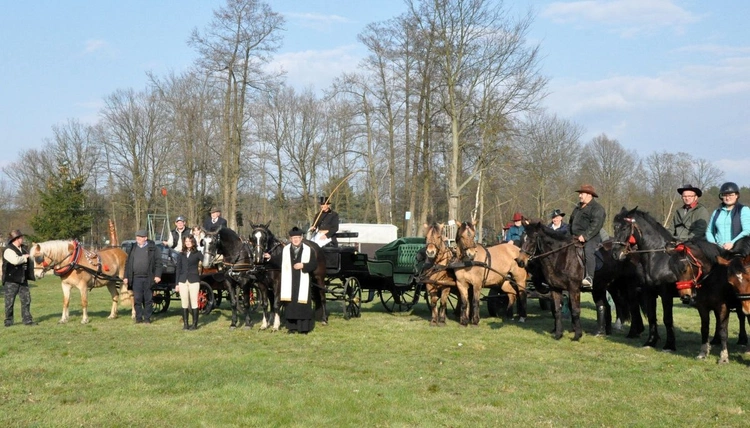 Wielkanocne procesje konne