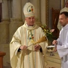 Liturgia Wigilii Paschalnej w radomskiej katedrze.