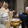 Podczas liturgii Wigilii Paschalnej w Bazylice św. Piotra