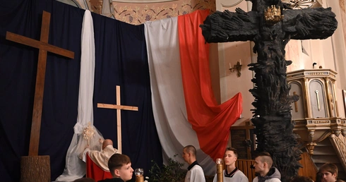 Krzyż świętych męczenników polskich w mszczonowskiej farze
