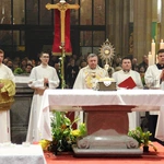 Liturgia Wigilii Paschalnej w archikatedrze wrocławskiej 2025