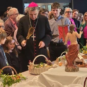 W Radziejowicach pokarmy poświęcił bp Wojciech Osial.