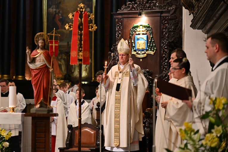 Abp Wojda: Pusty grób przekazuje nam wszystko, czego potrzebujemy