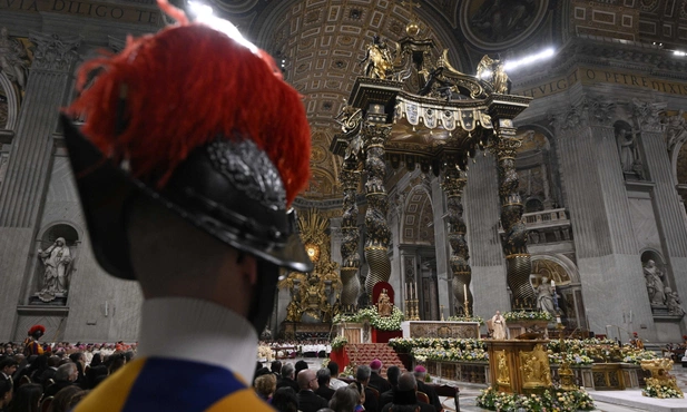 Papież: Wielkanoc przynosi nadzieję, nieśmy ją światu