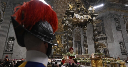 Papież: Wielkanoc przynosi nadzieję, nieśmy ją światu