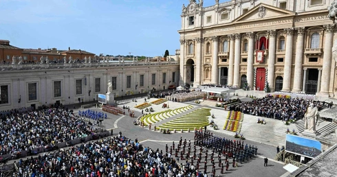 Franciszek: Zmartwychwstały Chrystus otwiera nasze życie na nadzieję