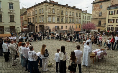 Wielka Sobota w Lwowie. Święcenie pokarmów