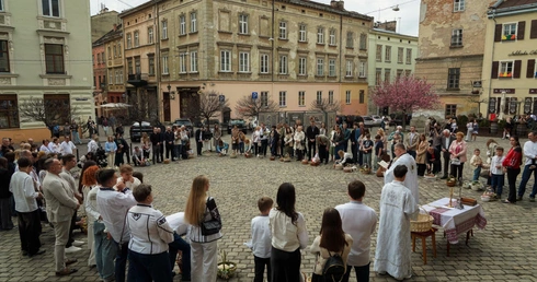 Wielka Sobota w Lwowie. Święcenie pokarmów