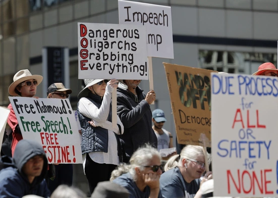 Protesty przeciwko polityce Trumpa