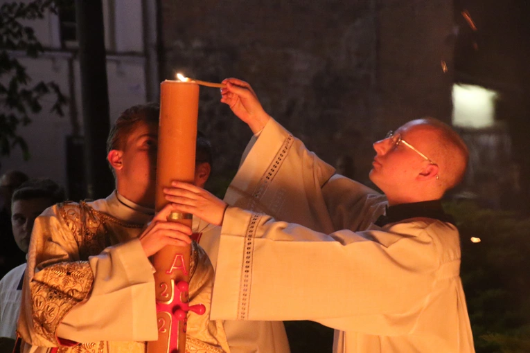 Płock. Wigilia Paschalna w katedrze