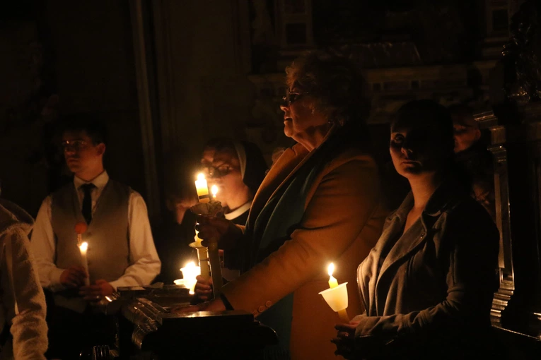 Płock. Wigilia Paschalna w katedrze