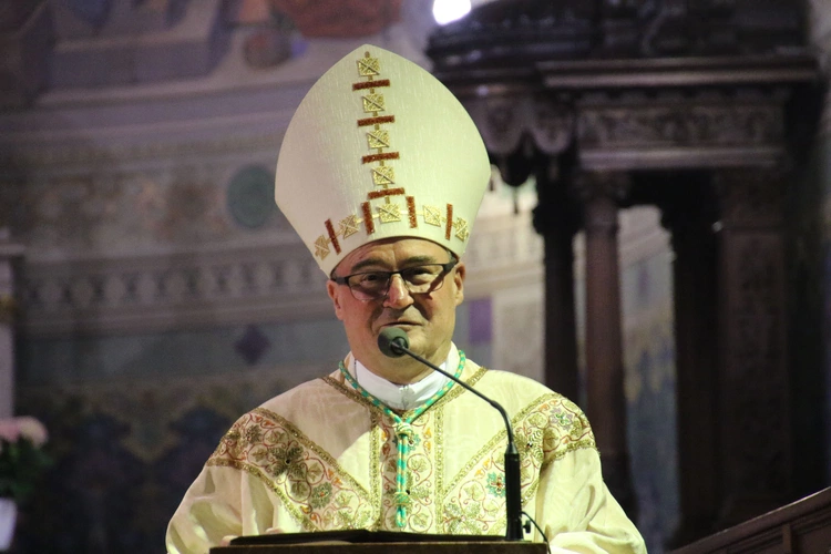 Płock. Wigilia Paschalna w katedrze